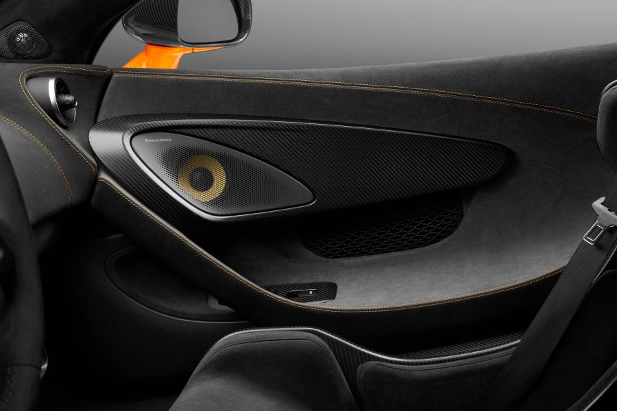 Детали интерьера McLaren 600LT 2018 года  (WW) (фото 21 из 43)